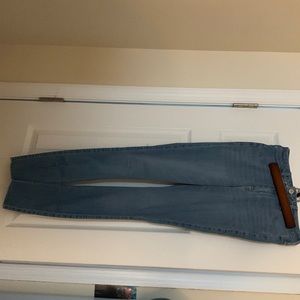 Hollister rippless jeans